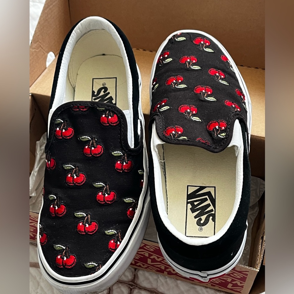 Vans 6.5 cherry print